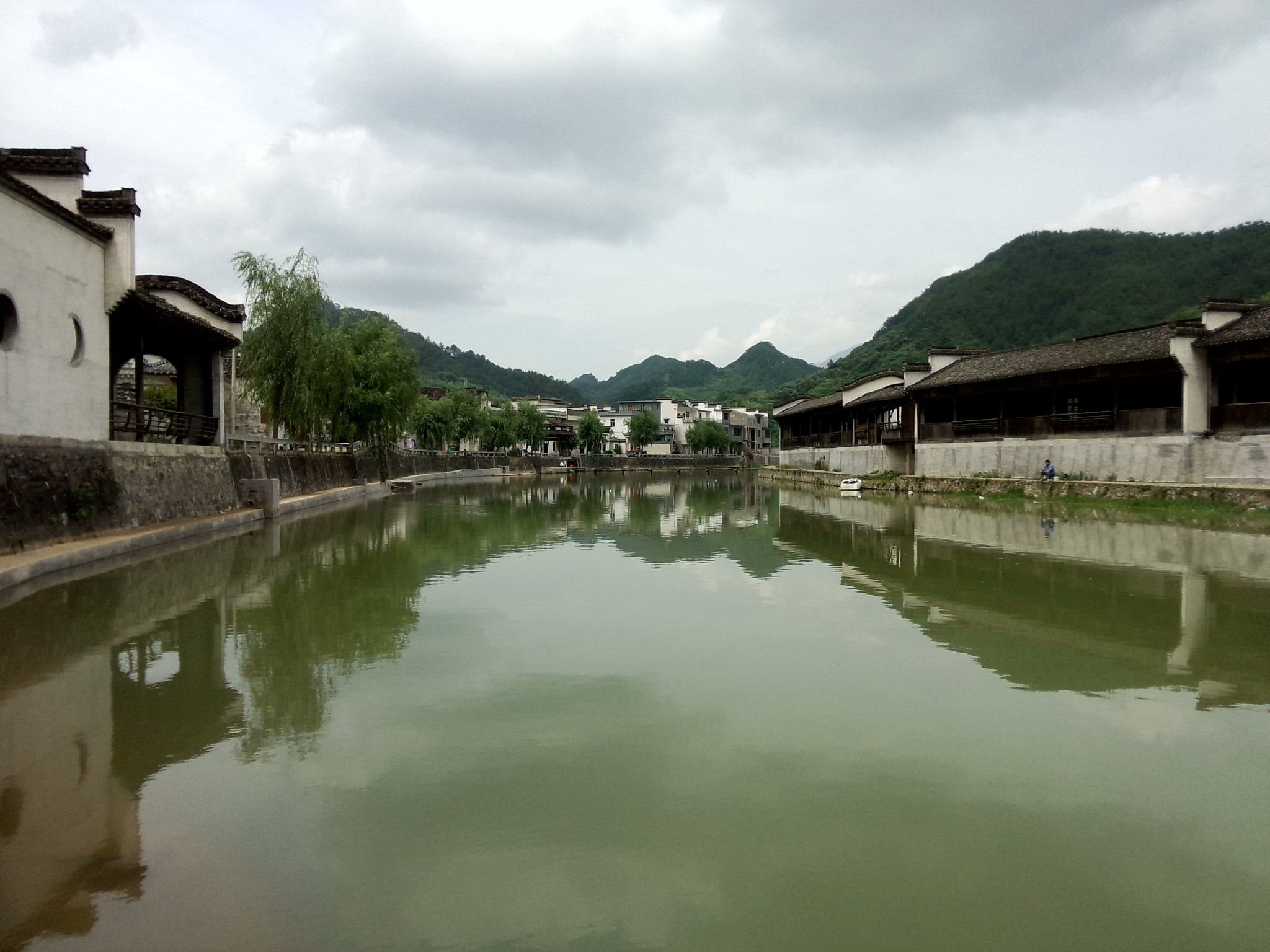 绩溪太极湖村是一个典型的徽州古村落,安徽省历史文化名村,世界非